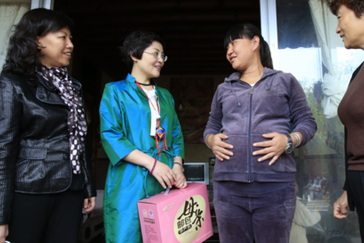 Mother's Mailbag – Precise Care and Warmth in Action